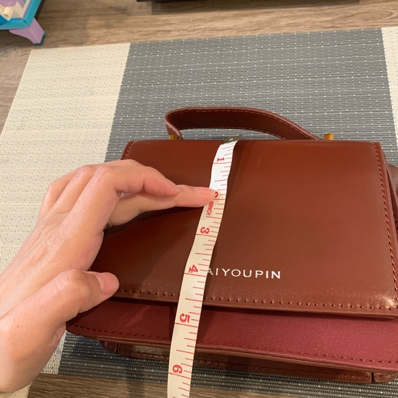 Cute Crossbody - Picture 5 of 7